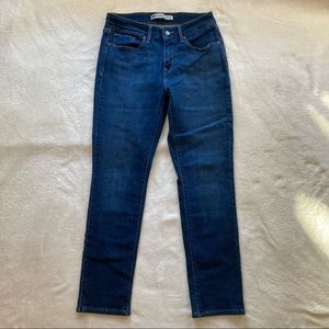 Women’s Levi’s, 8, mid rise skinny